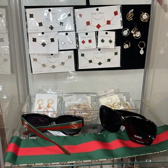 Showcase Displays ✨ Please Read the Description ✨Inspired in different brands ✨ - Picture 3 of 5